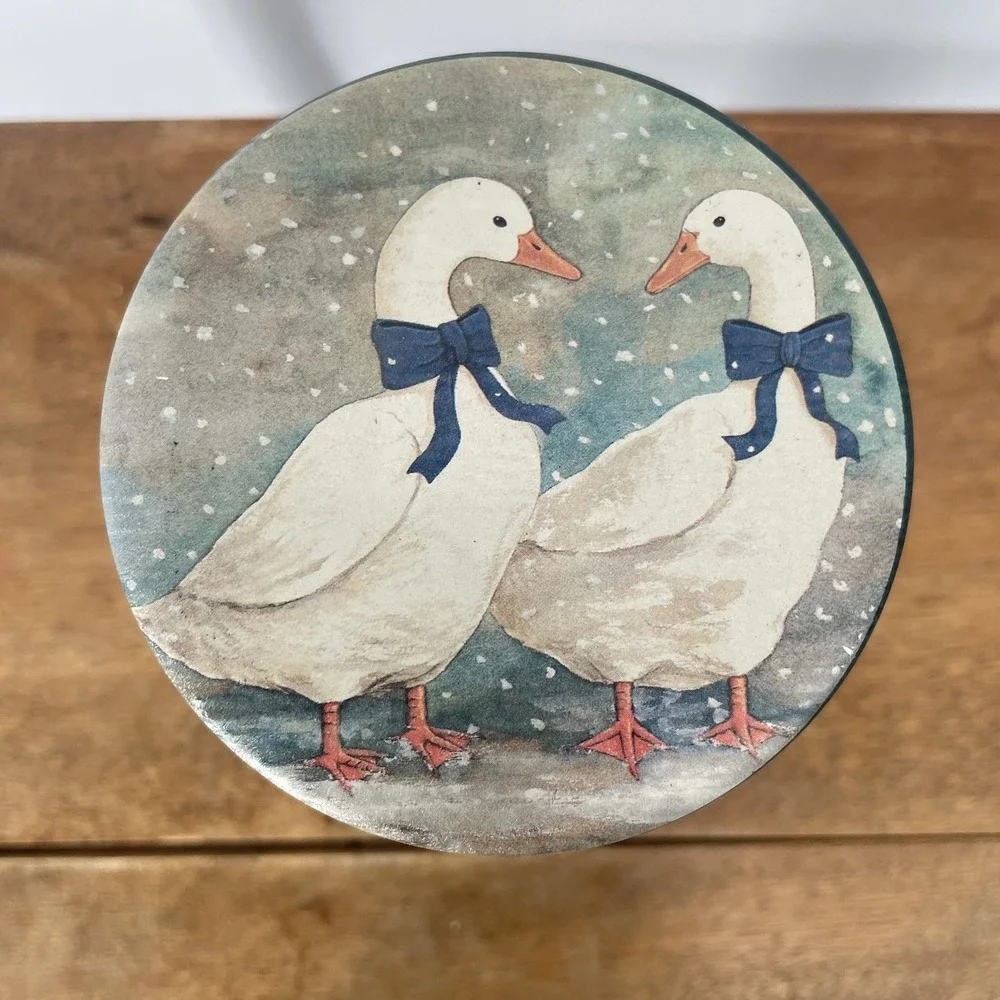 VTG 80s Country Winter Geese Round Covered Tin Blue Taiwan ROC 4